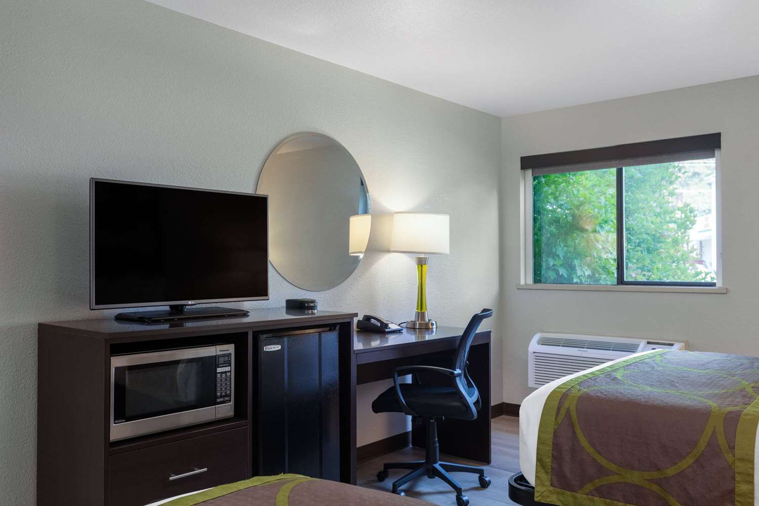 Super 8 by Wyndham St. Regis 20/30
