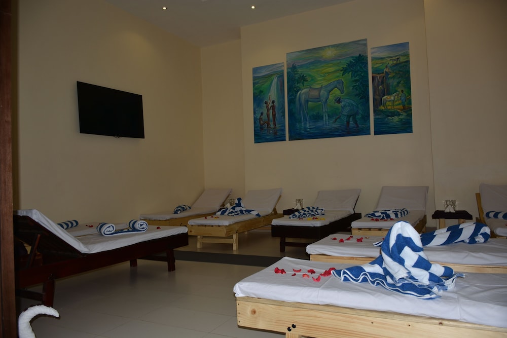 AZZEMAN HOTEL 44/49