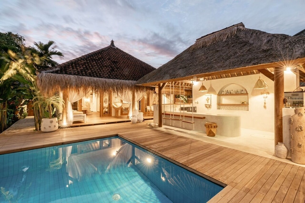 Castaway Resort 3/48