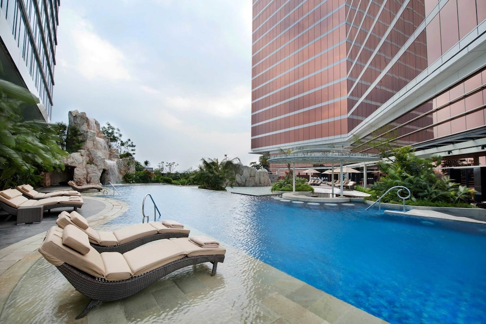 The Trans Luxury Hotel 43/73