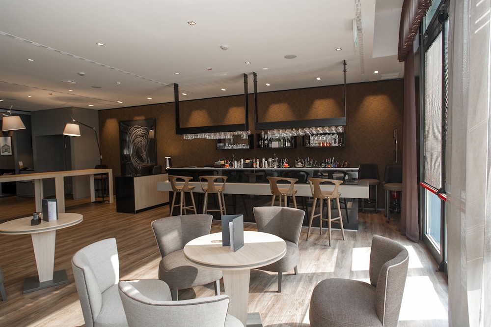 AC Hotel Bologna by Marriott 48/77