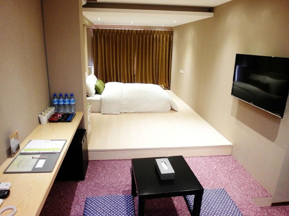 Ark Hotel 38/45