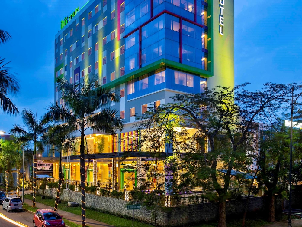 IBIS STYLES CIKARANG 2/35