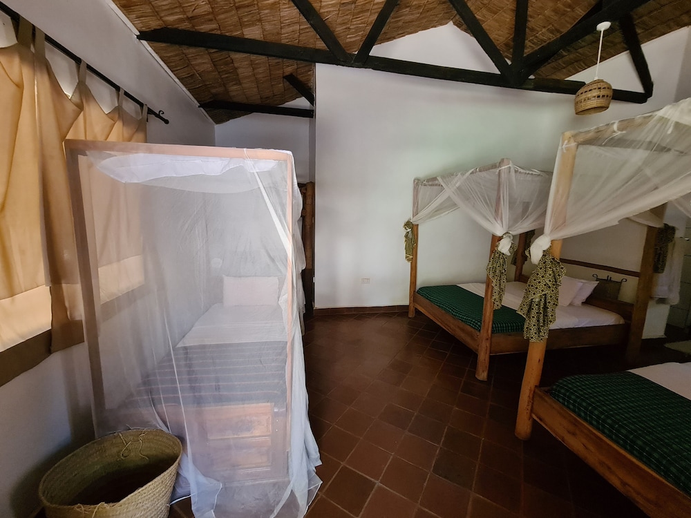 Honey Badger Lodge 25/28