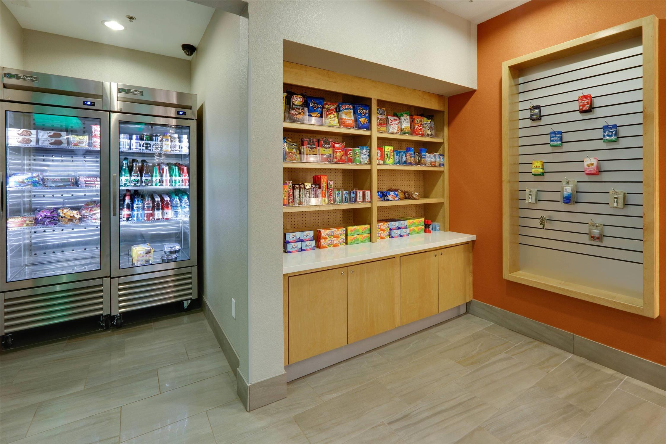 La Quinta Inn & Suites by Wyndham Dallas Love Field photo2