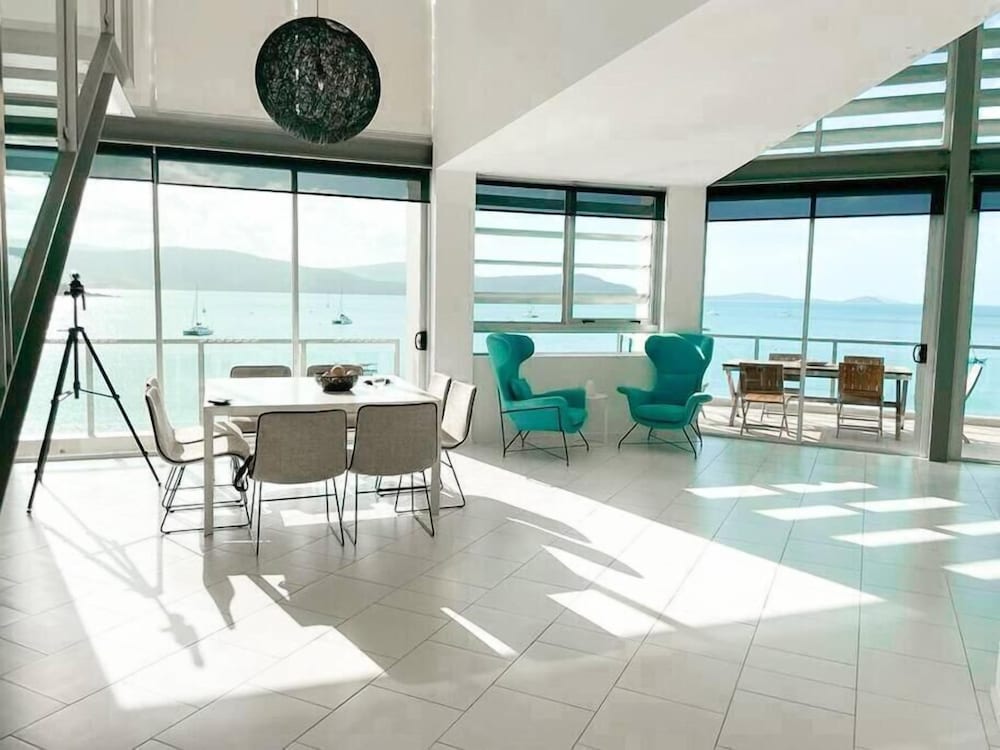 Peninsula Airlie Beach 24/50