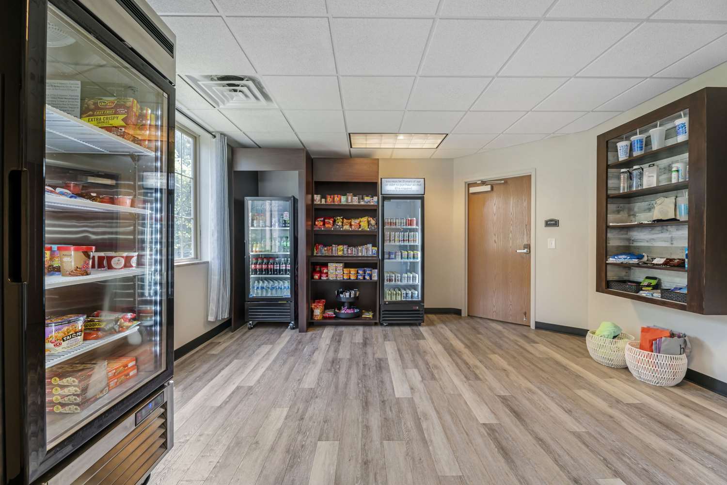 Comfort Suites Lake Geneva East 43/46