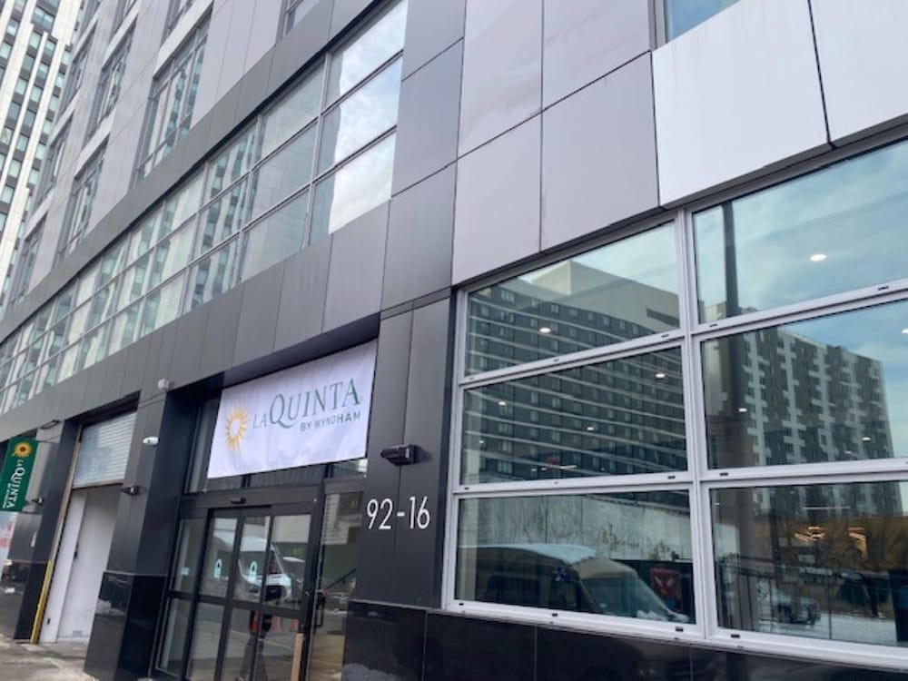 La Quinta Inn & Suites by Wyndham Jamaica NYC/JFK AirTrain 2/41