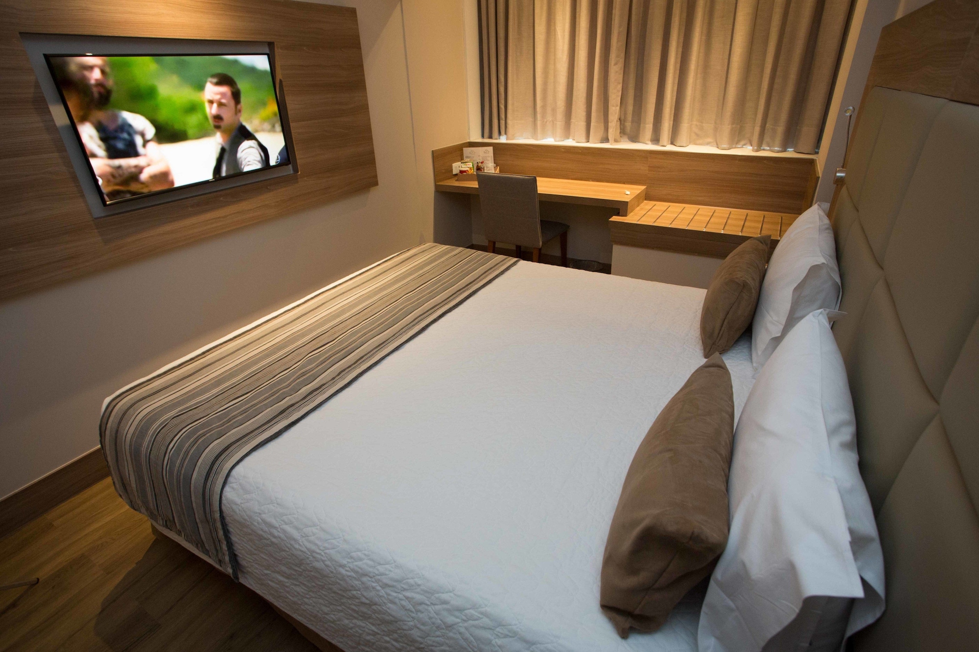 غرفة سوبيريور بسرير كينج بإطلالة على المدينة، Petit Rio Hotel 2/3