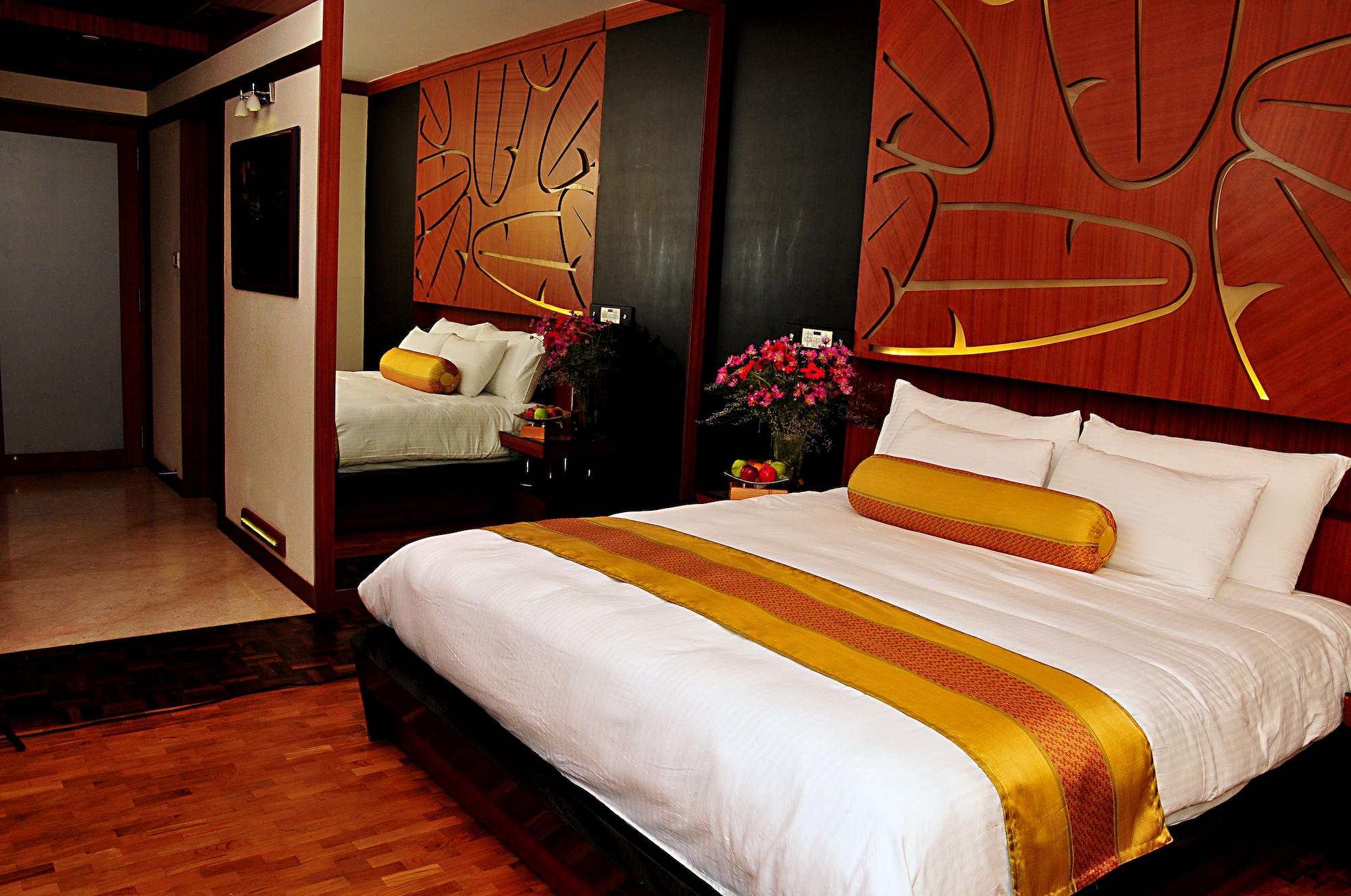 JUNIOR SUITE, KING BED, LAKE VIEW