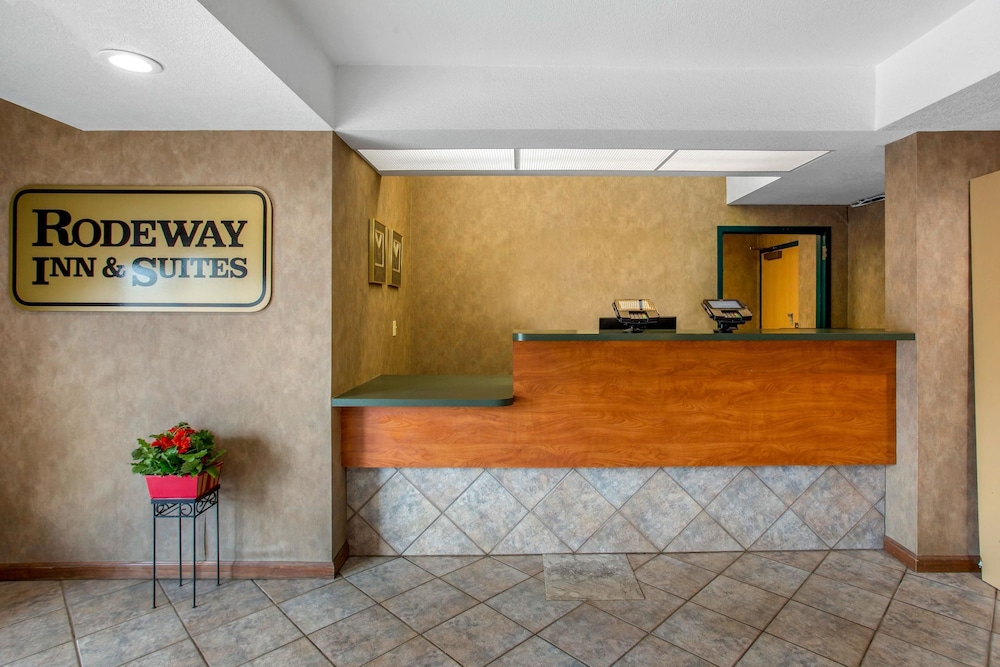 Rodeway Inn & Suites Near Outlet Mall - Asheville 11/30