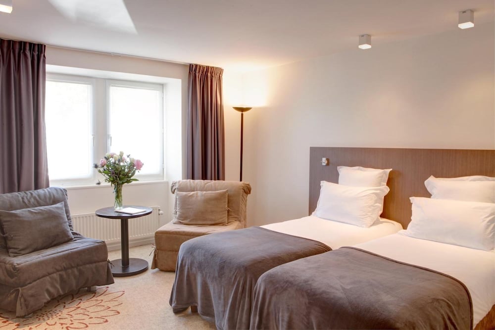 Family Suite, Double and Twin Beds, City View