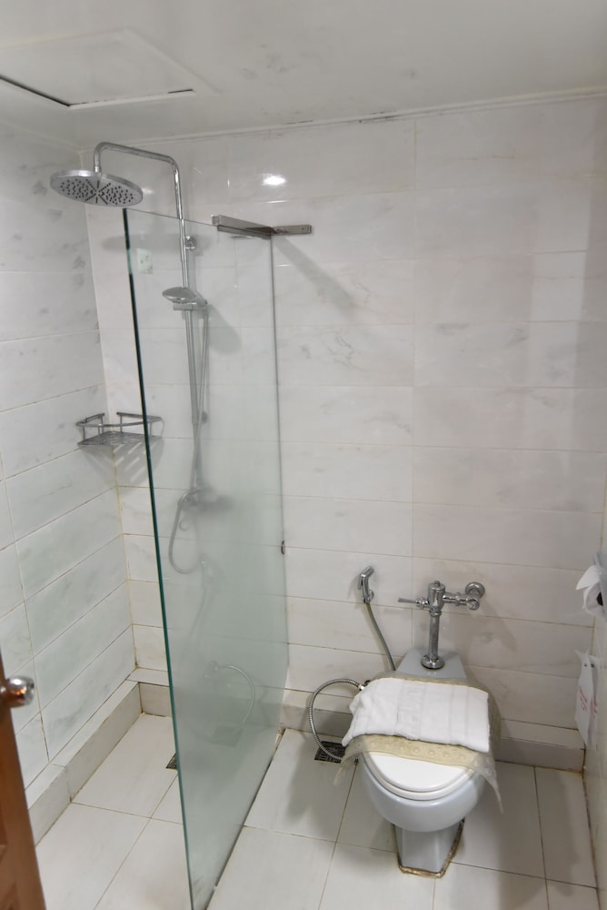 Asian Hotel Hatyai 69/72