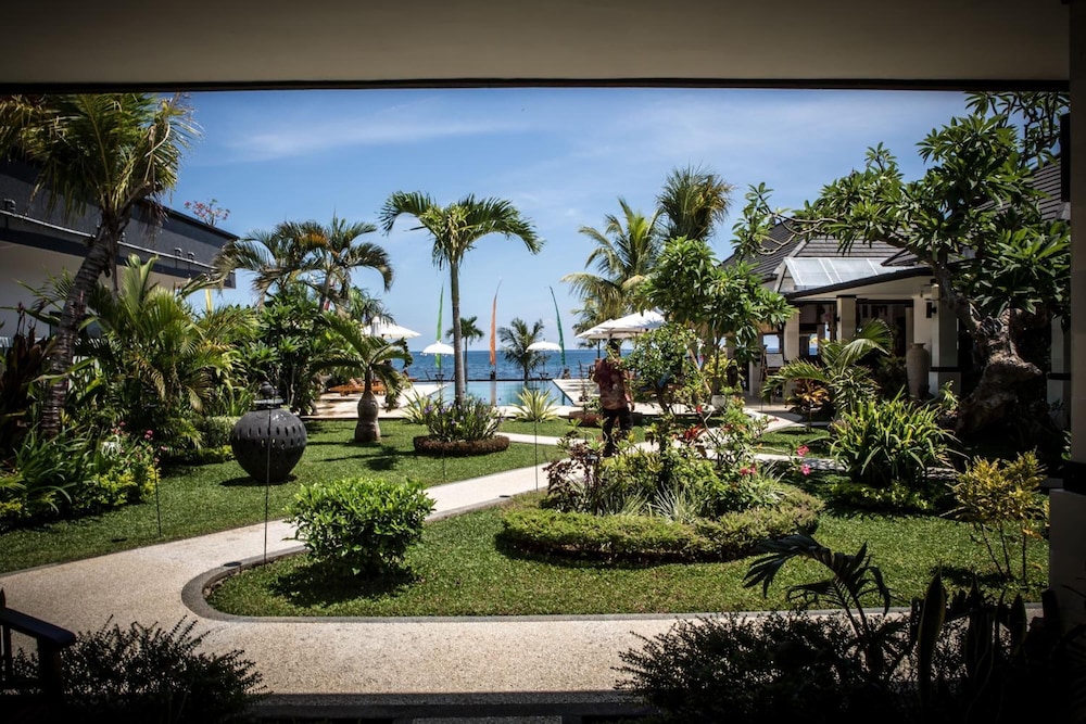 Kelapa Lovina Beach Villas 25/47