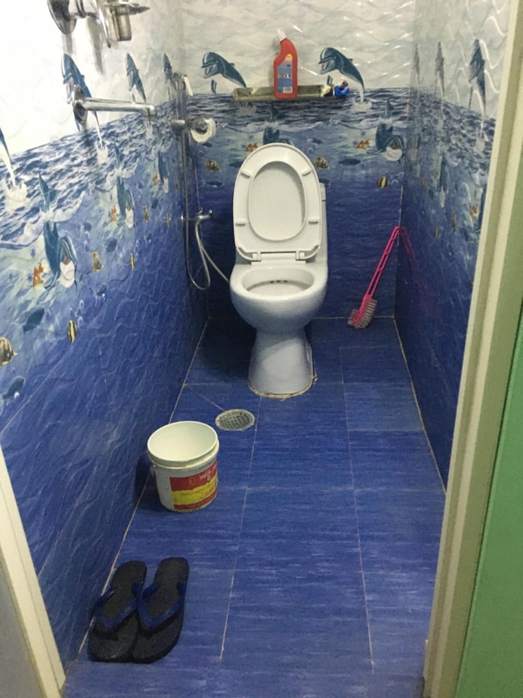 Sara's Backpackers Hotel 58/74