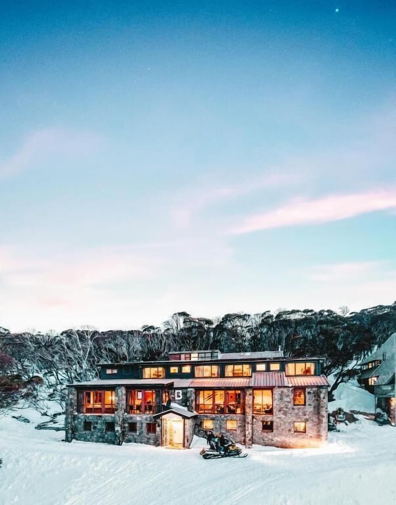 Boonoona Ski Lodge 4/50