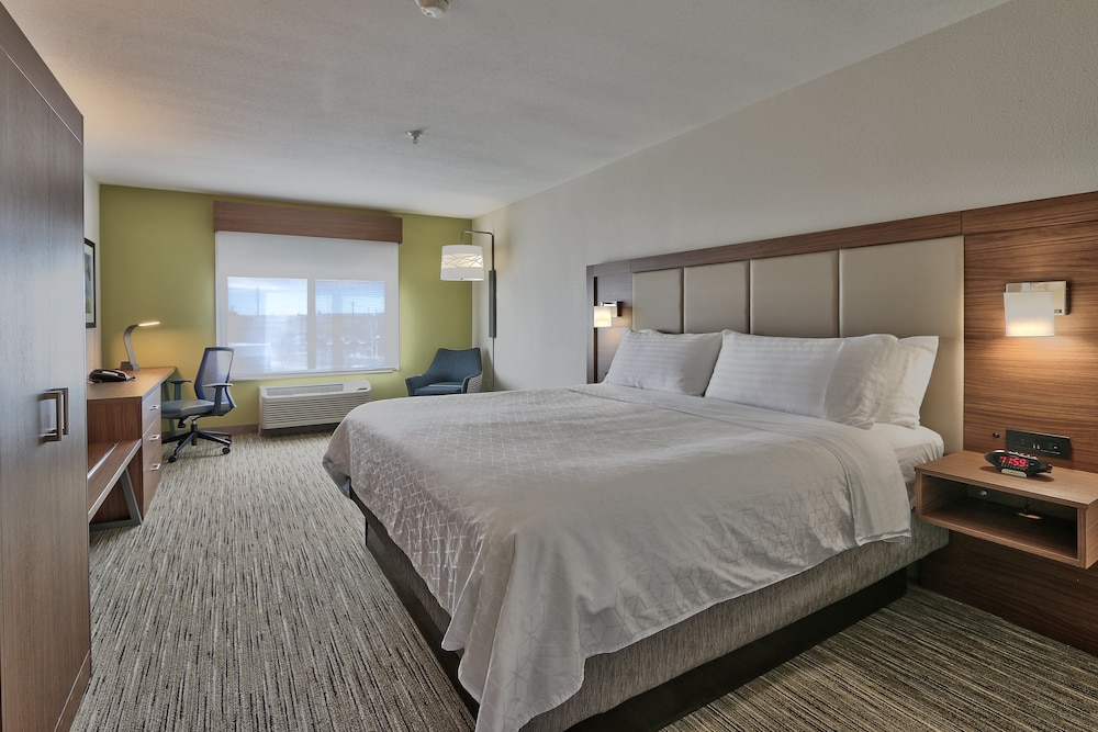 Holiday Inn Express Hotel and Suites Albuquerque Historic Old Town 21/73