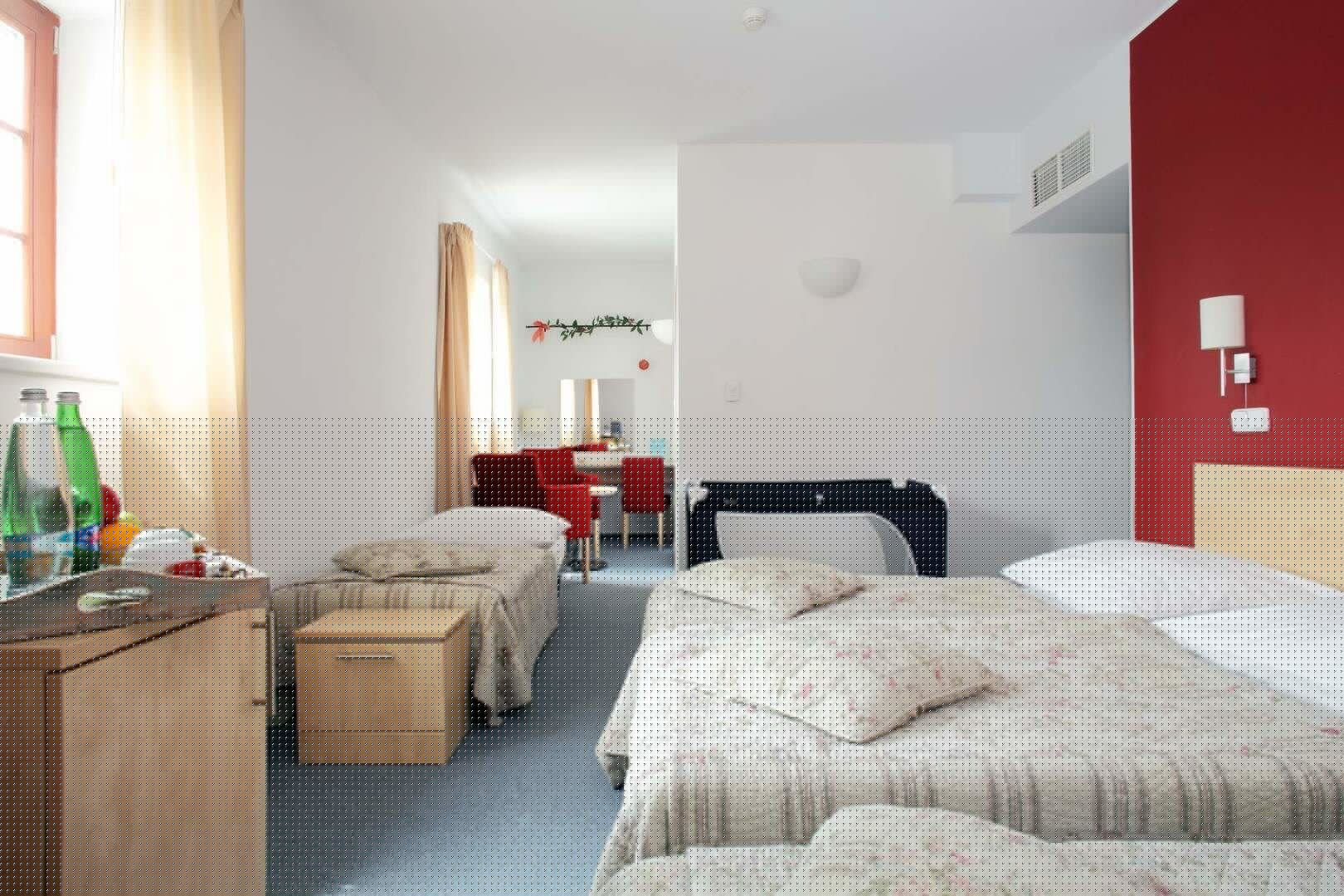 ROOM, QUADRUPLE