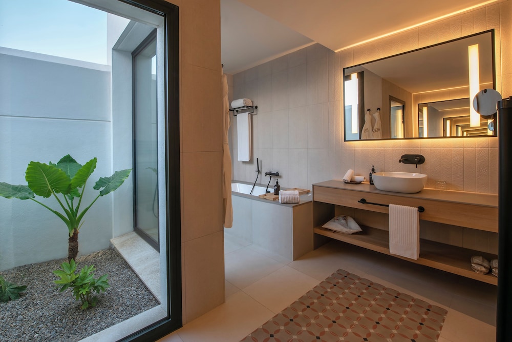 2 Bedrooms, Family Suite, Lounge, 2 Double Beds، SO/Sotogrande Spa & Golf Resort Hotel 5/7
