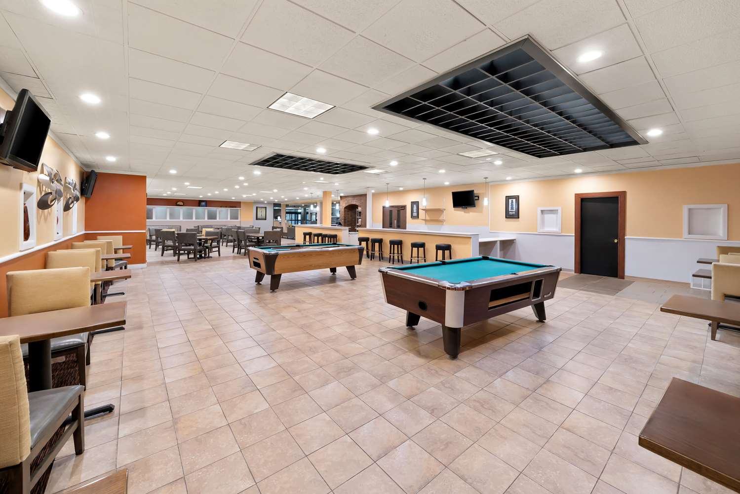 Clarion Inn & Suites and Convention Center 13/29