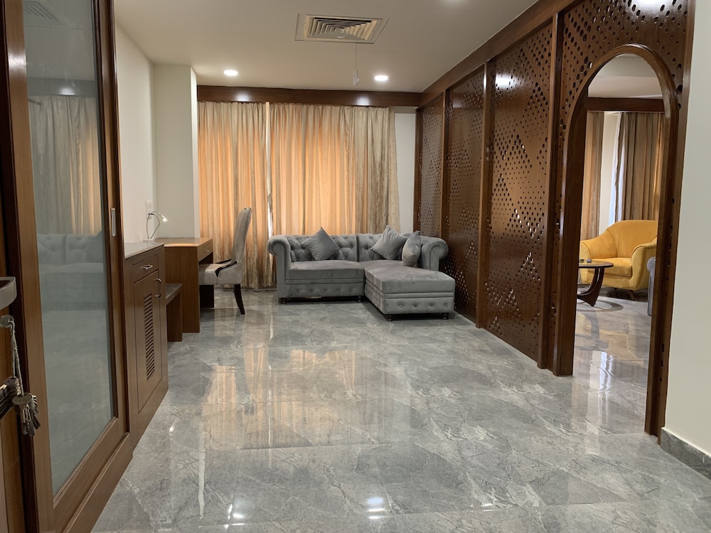 Hotel Hyderabad Grand 27/42