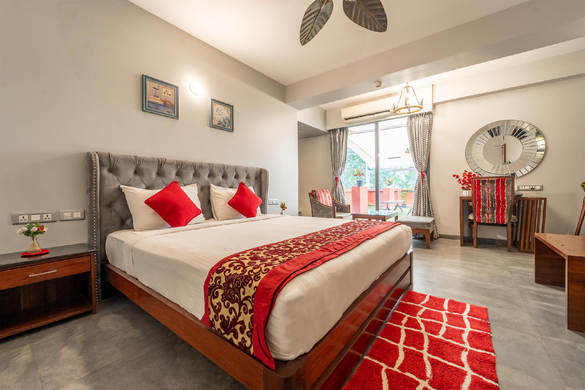Master, Suite, 1 King and 1 Single Beds, Balcony