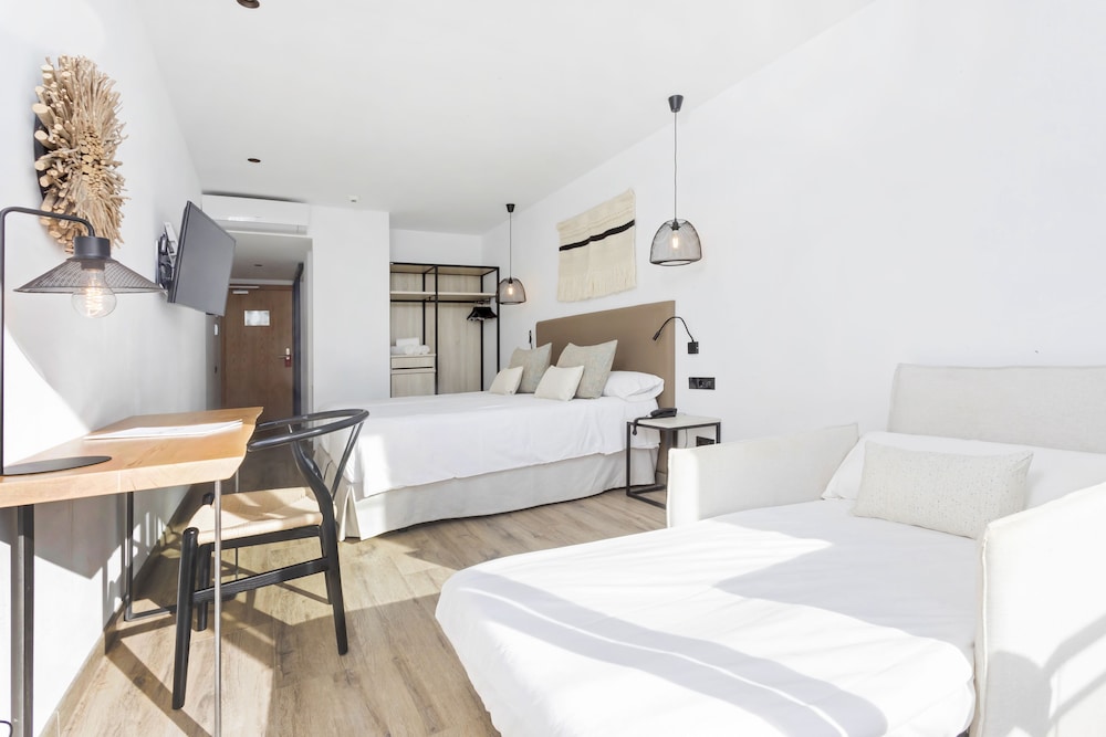 Hotel Sa Clau by Mambo Ibiza 14/37