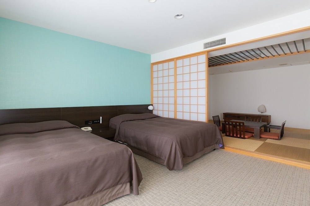 Junior Suite, Twin Beds, 2 Futon Beds, City View