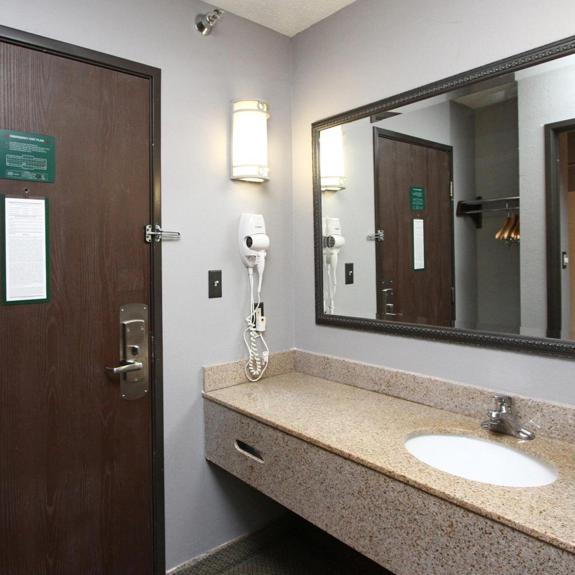 غرفة بسرير كينج، New Victorian Inn Suites Sioux City 9/10