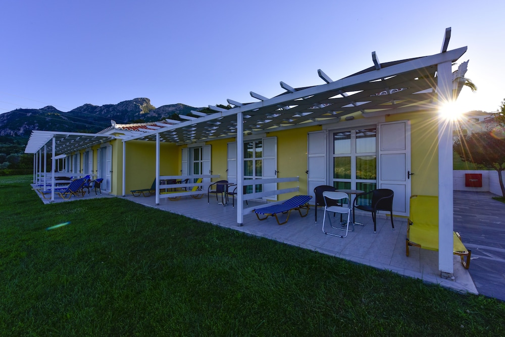 Arion Hotel Samos 59/63