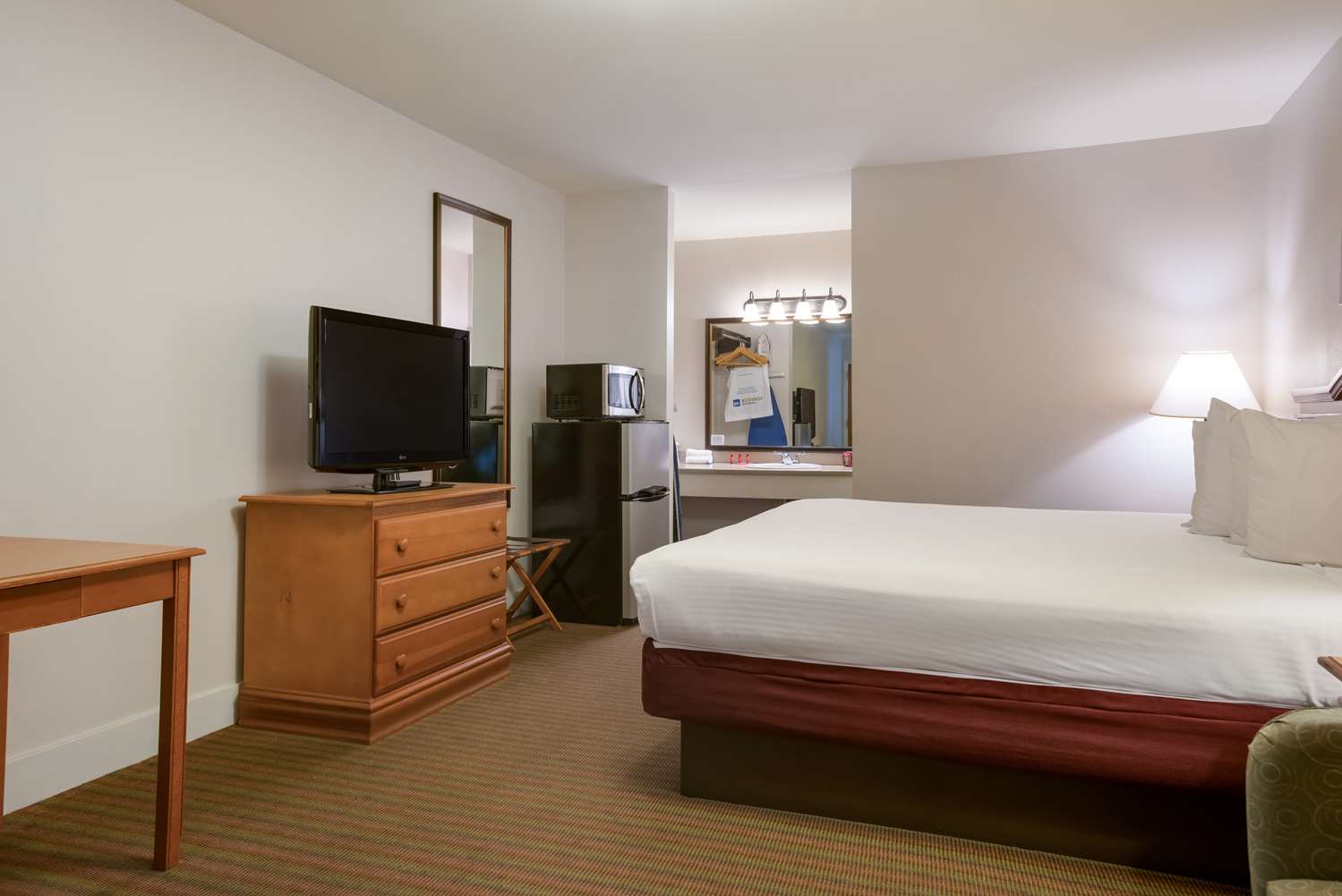 غرفة بسرير كينج للمدخنين، SureStay Hotel By Best Western Leesville 4/6