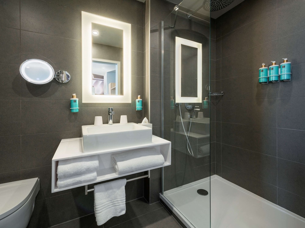 NOVOTEL BELLEVILLE PARIS 20 18/69
