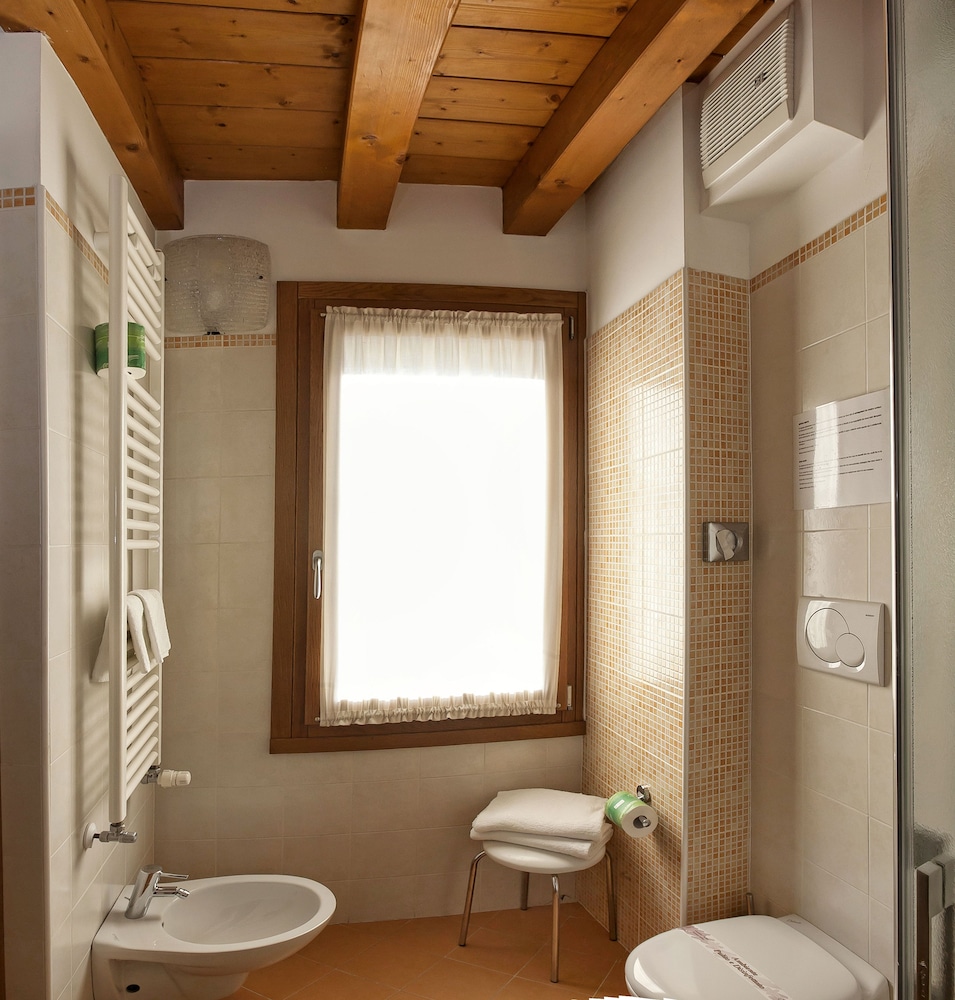 Albergo Antica Corte Marchesini 48/50