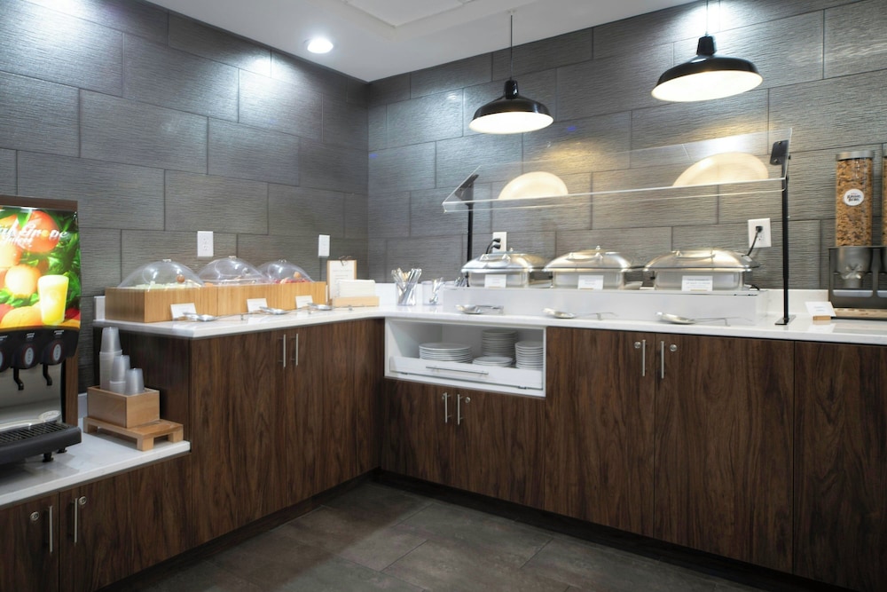 Four Points by Sheraton Fayetteville Fort Liberty 17/41