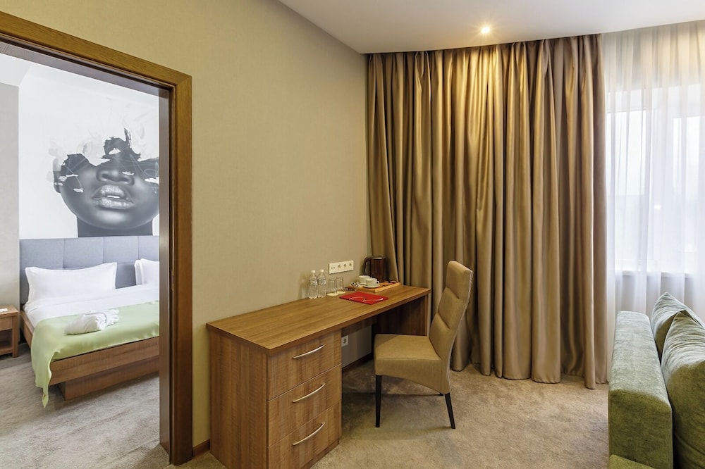 Renion Hills Hotel 8/58