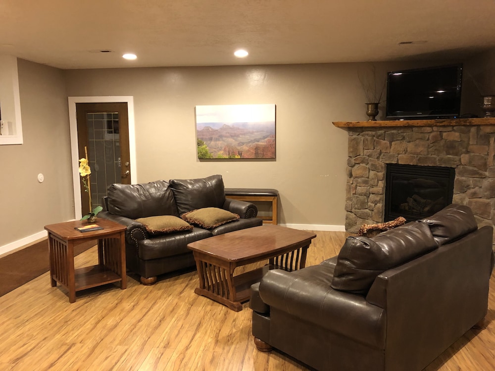 Red Ledges Inn 35/50