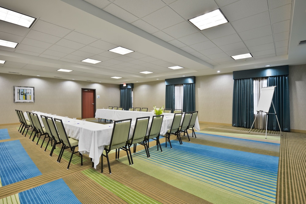 Holiday Inn Express Hotel Suites Forrest City 50/52