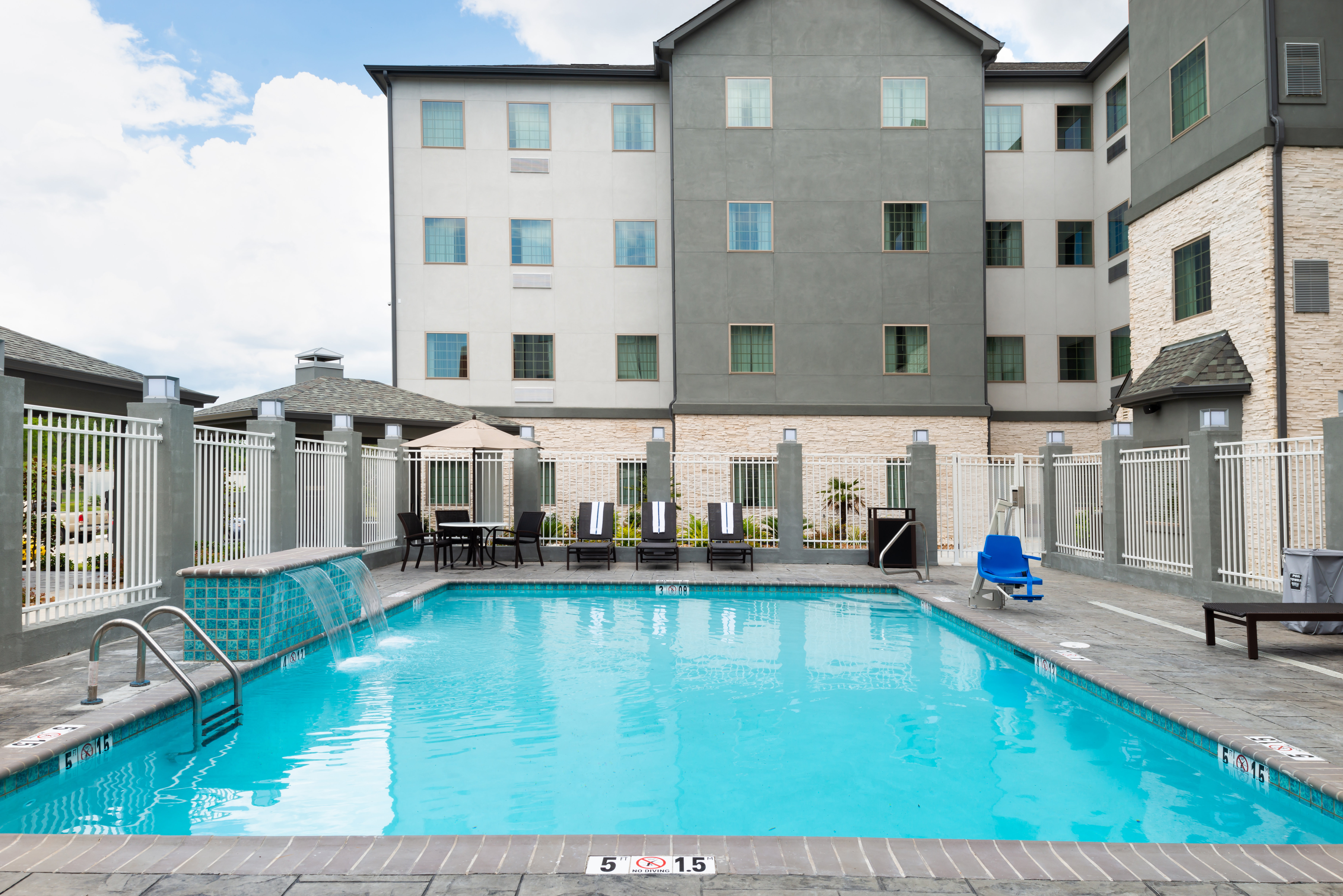 STAYBRIDGE SUITES LAKE CHARLES 10/48