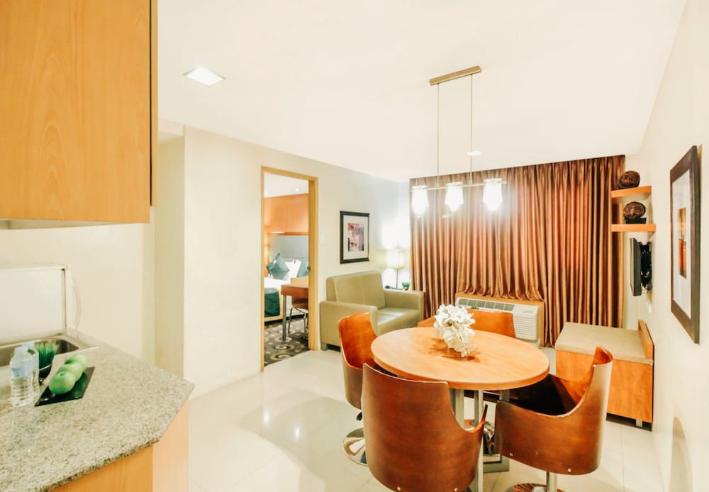 Greenhills Elan Hotel Modern 49/56
