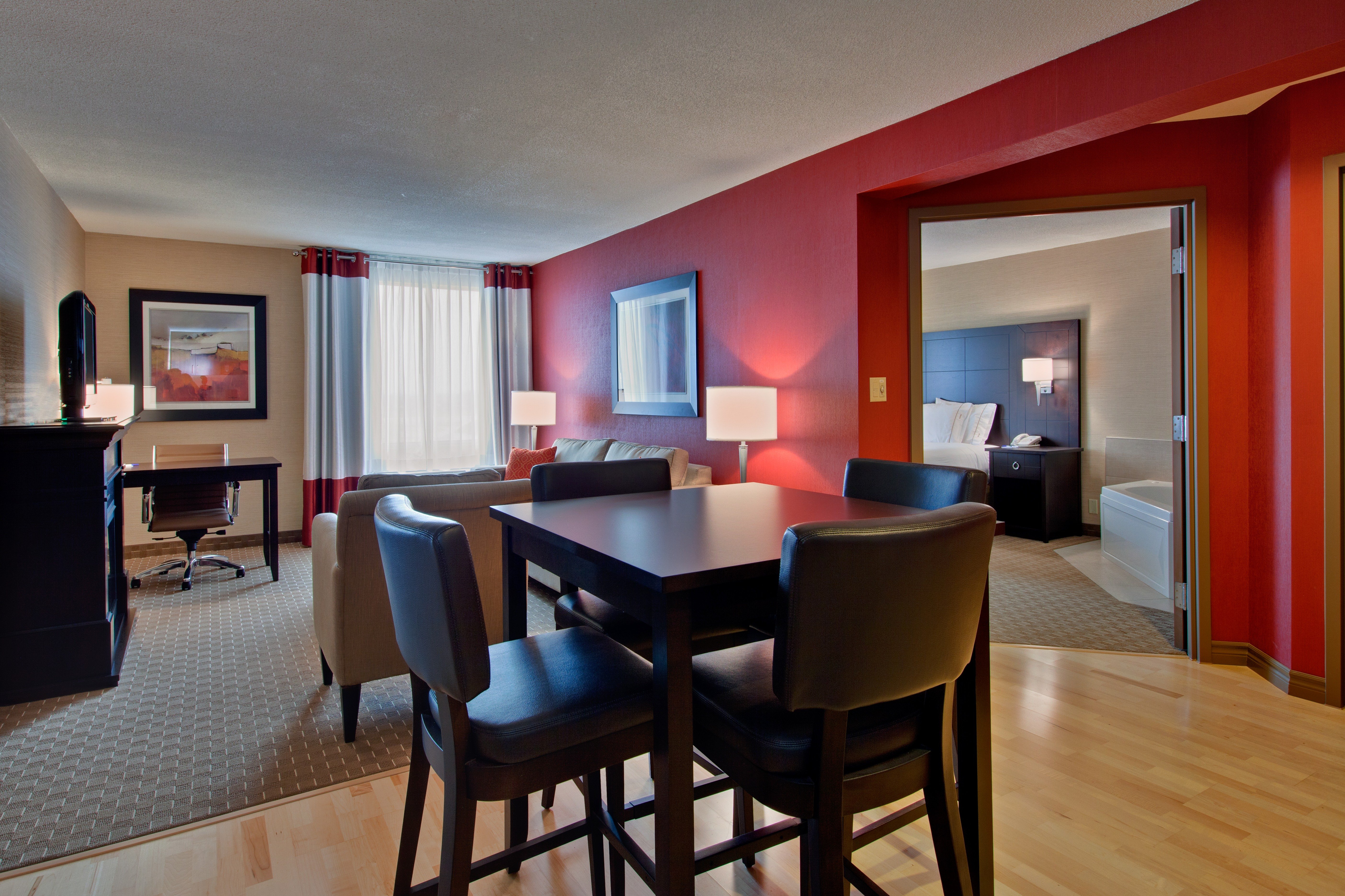 Holiday Inn Express Suites Chatham South 60/75