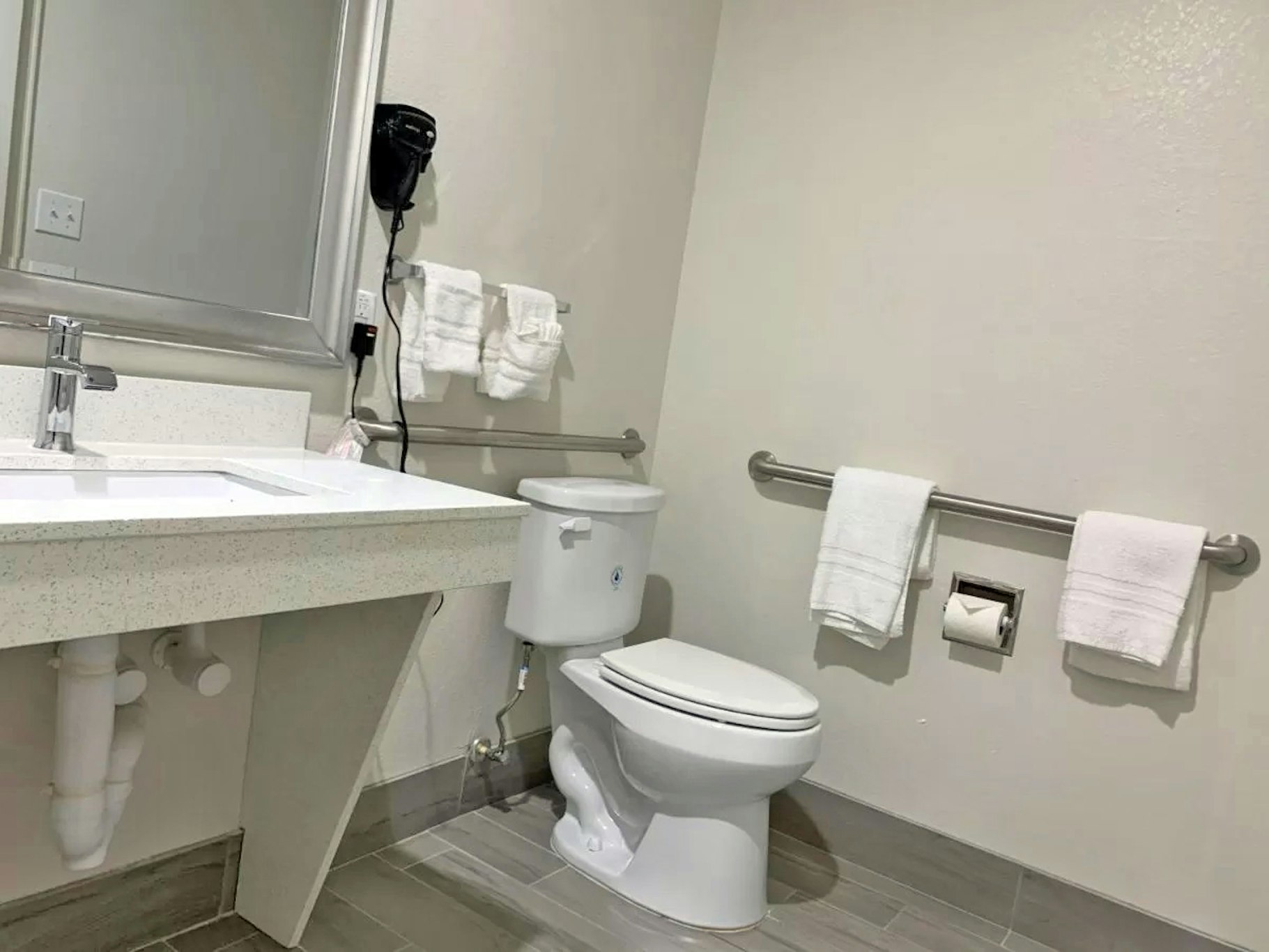 Scottish Inn and Suites IAH Airport 43/46