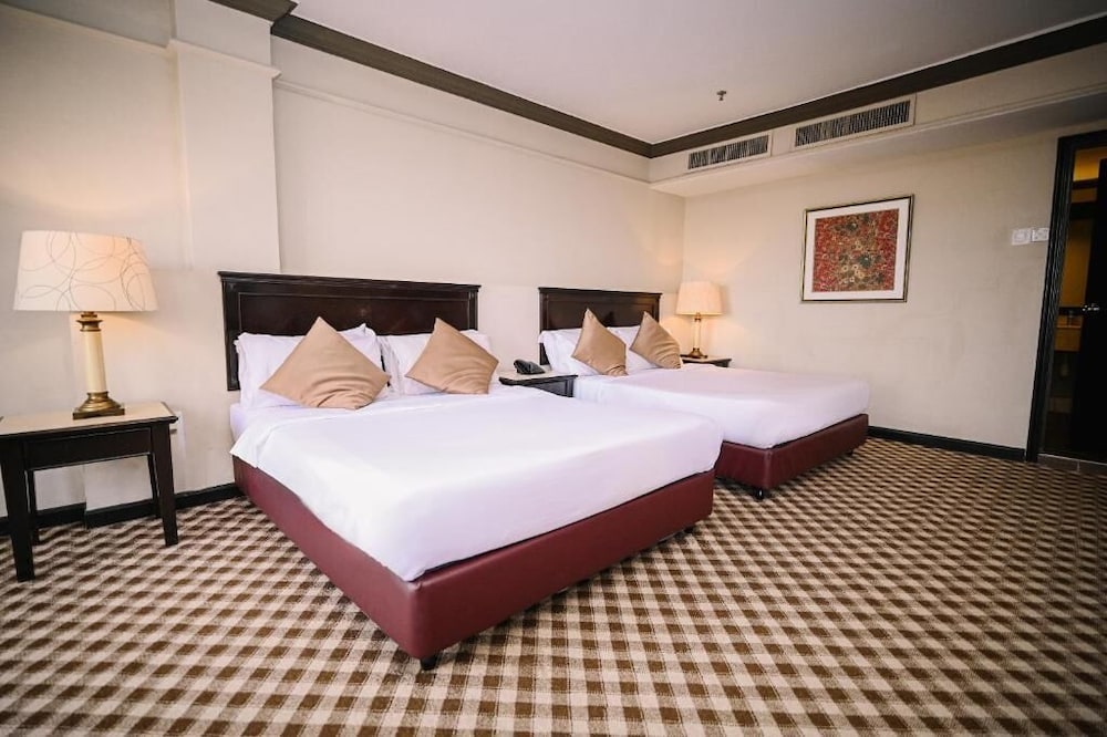 Deluxe, Family, 2 Queen Beds