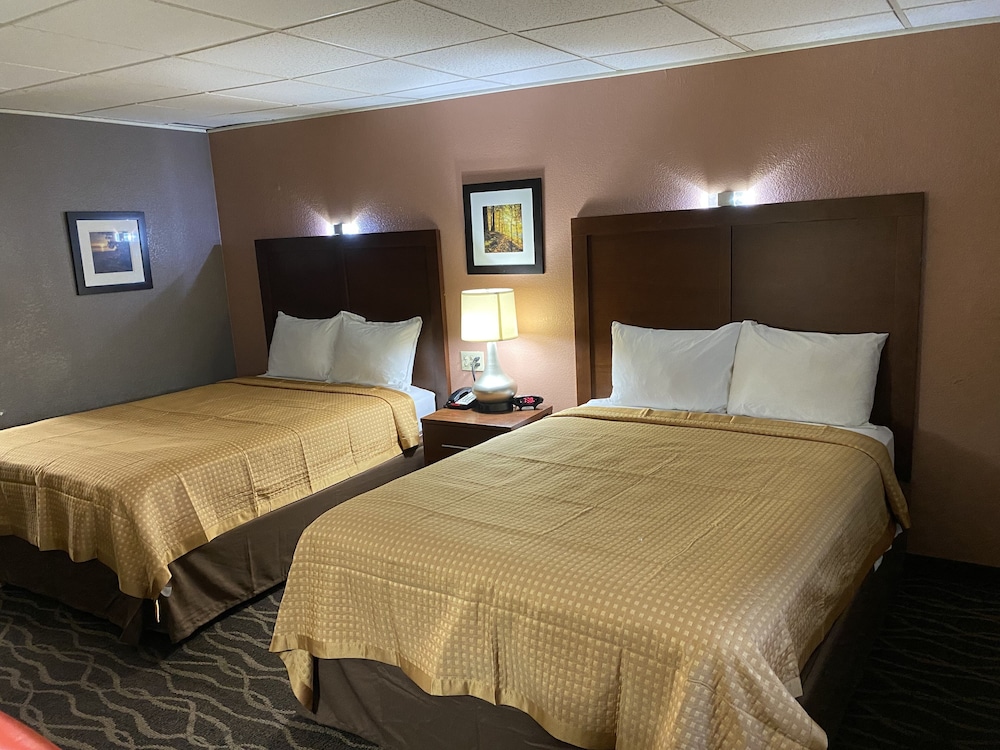 Economy Inn North Randall 13/49