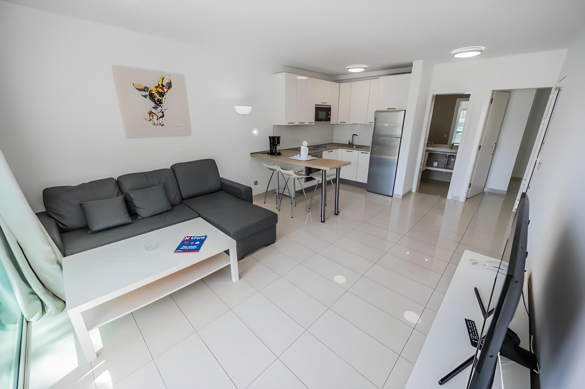 Apartment 1 Bedroom Single Use Pool View 1 pax