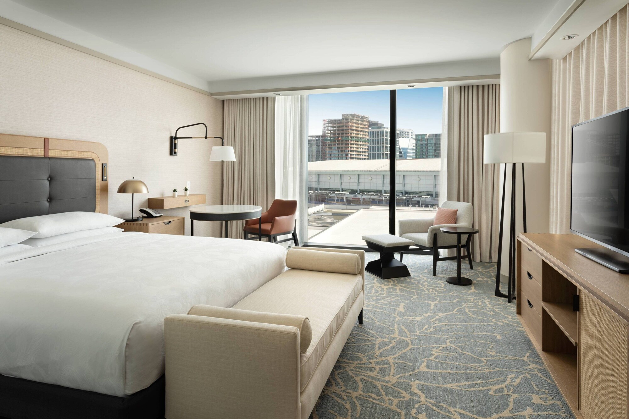 ROOM, KING BED, CITY VIEW, CORNER