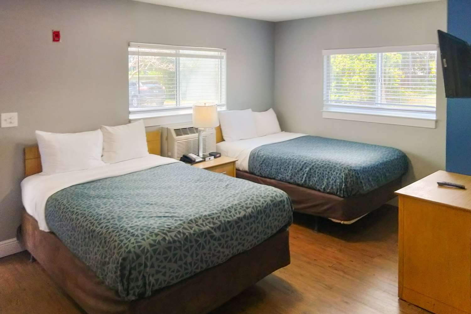 Efficiency, 2 Double Beds