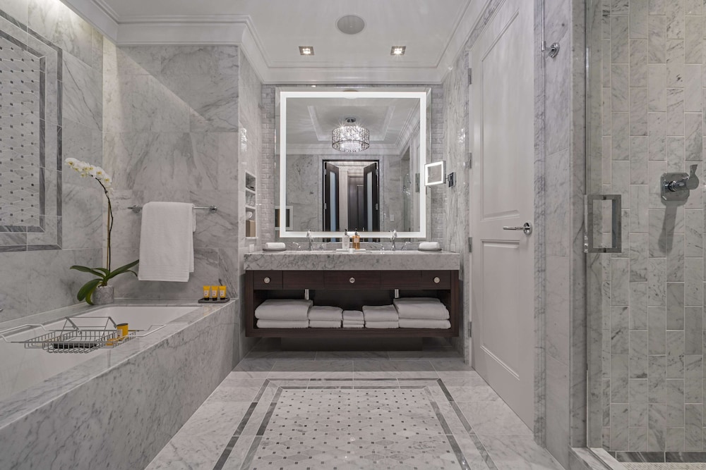 CONCIERGE, KING BED, ACCESSIBLE