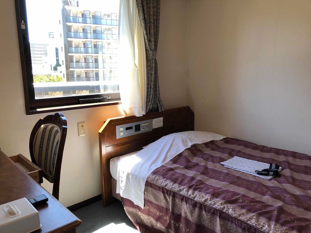 SEMI ROOM, SEMI DOUBLE BED