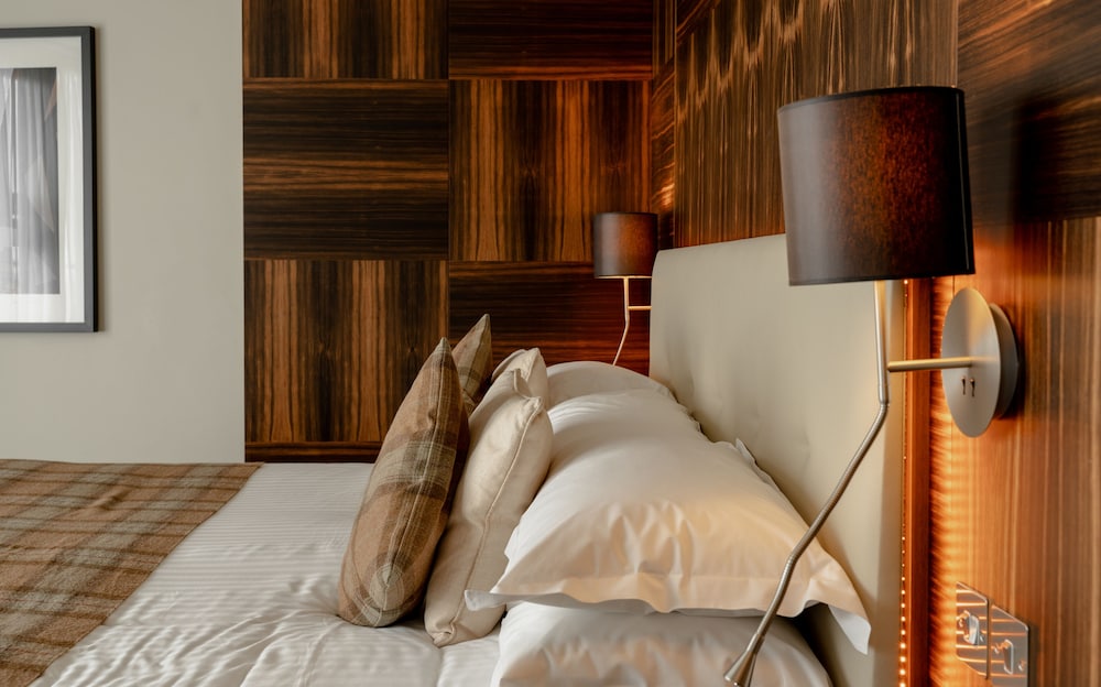 Abode Chester 32/47