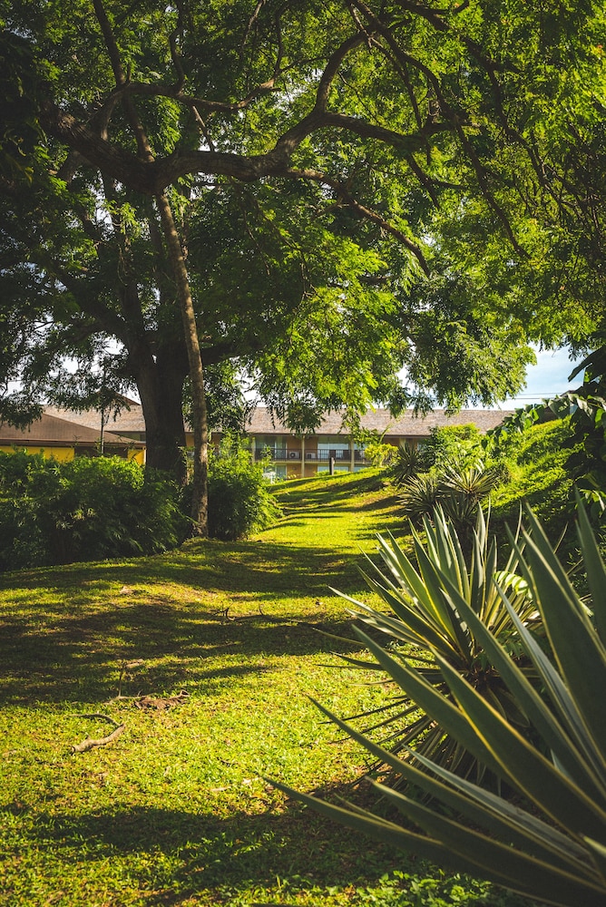 MOUNT IRVINE BAY RESORT 62/70